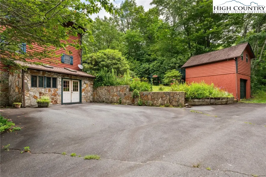 277 Country Lane, Newland, NC 28657 - Image #3