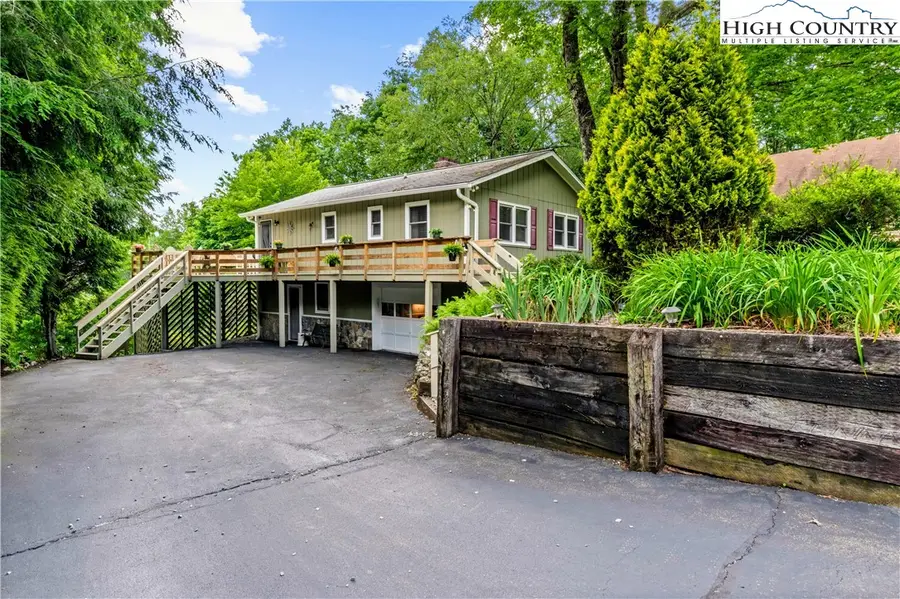 924 Balsam Drive, Newland, NC 28657 - Image #2