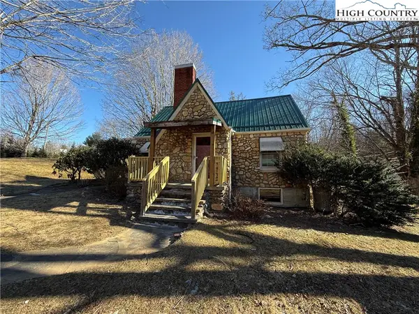 2562 Us Highway 221, Jefferson, NC 28640