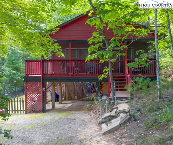 582 Deer Crossing Lane, Lenoir, NC 28645