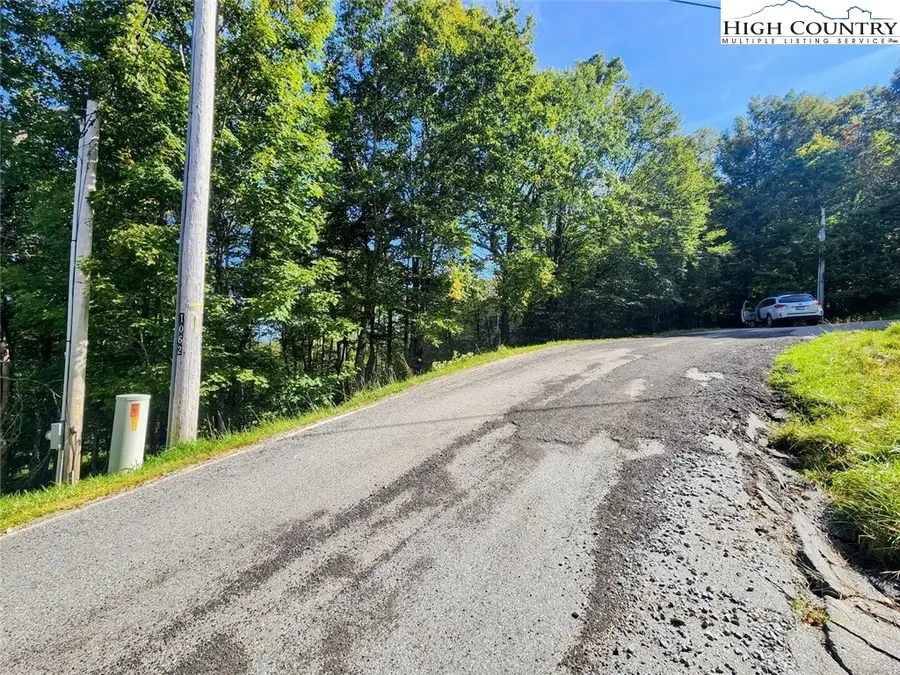1060 Charter Hills Road, Beech Mountain, NC 28604 - Image #3