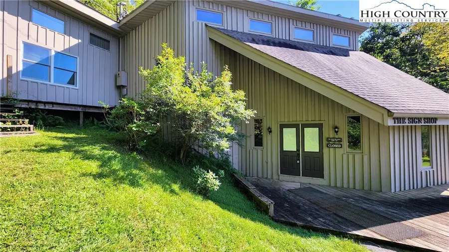 297 Old Turnpike Nw Road, Banner Elk, NC 28604 - Image #2