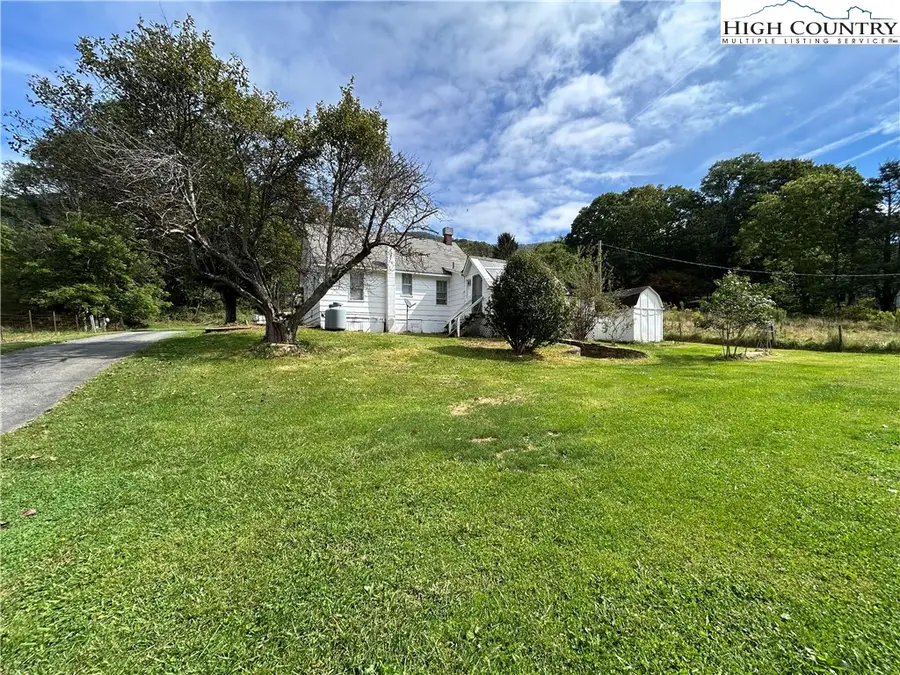 424 Greer Lane, Vilas, NC 28692 - Image #2