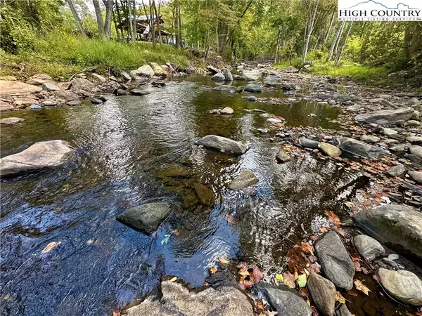 000 Pumpkin Patch, Bakersville, NC 28705