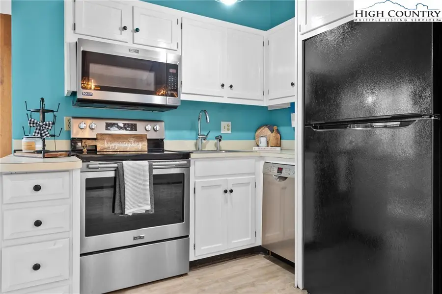 255 River Hollow Road, Newland, NC 28657 - Image #3