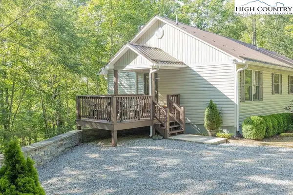 120 Ridge Road, Newland, NC 28657