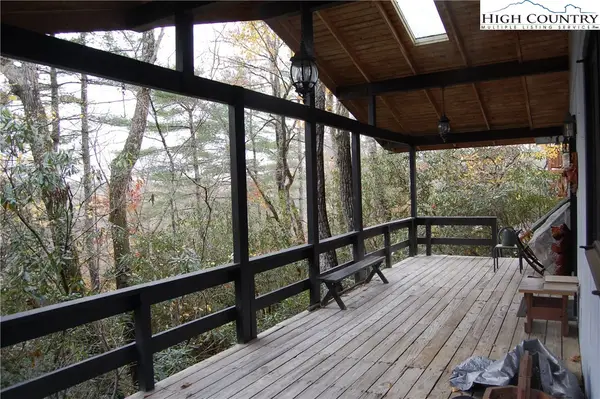 202 Knoll Circle, Newland, NC 28657