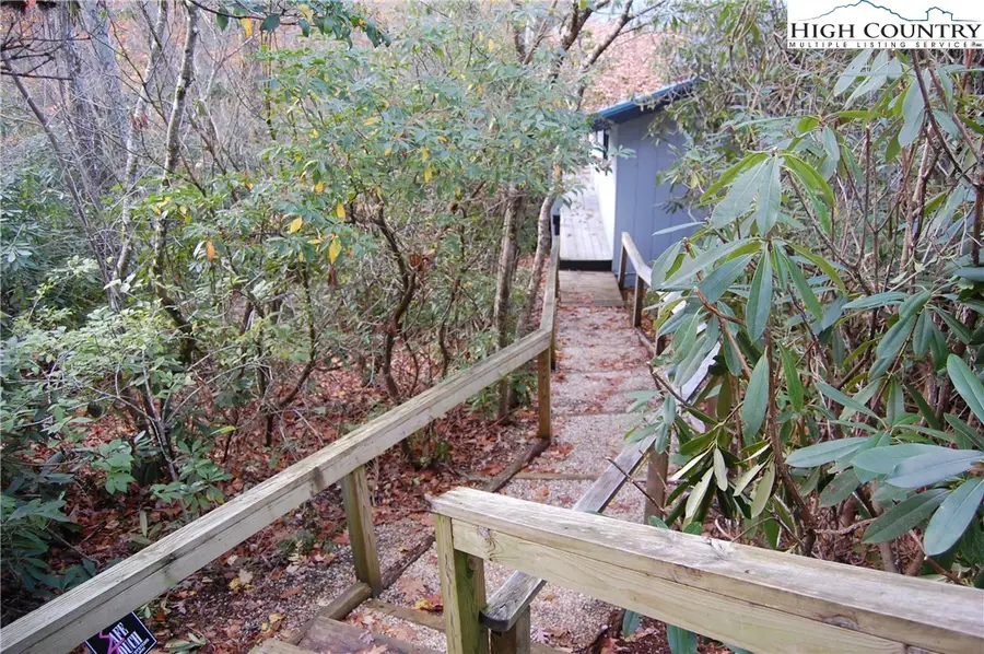 202 Knoll Circle, Newland, NC 28657 - Image #3