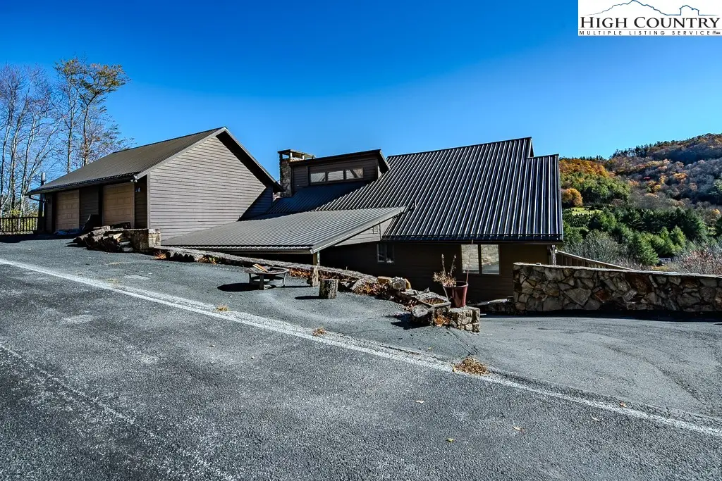 820 Hemlock Drive, Newland, NC 28657 - Image #1