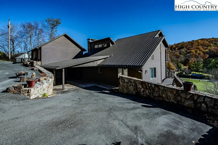 820 Hemlock Drive, Newland, NC 28657 - Image #2