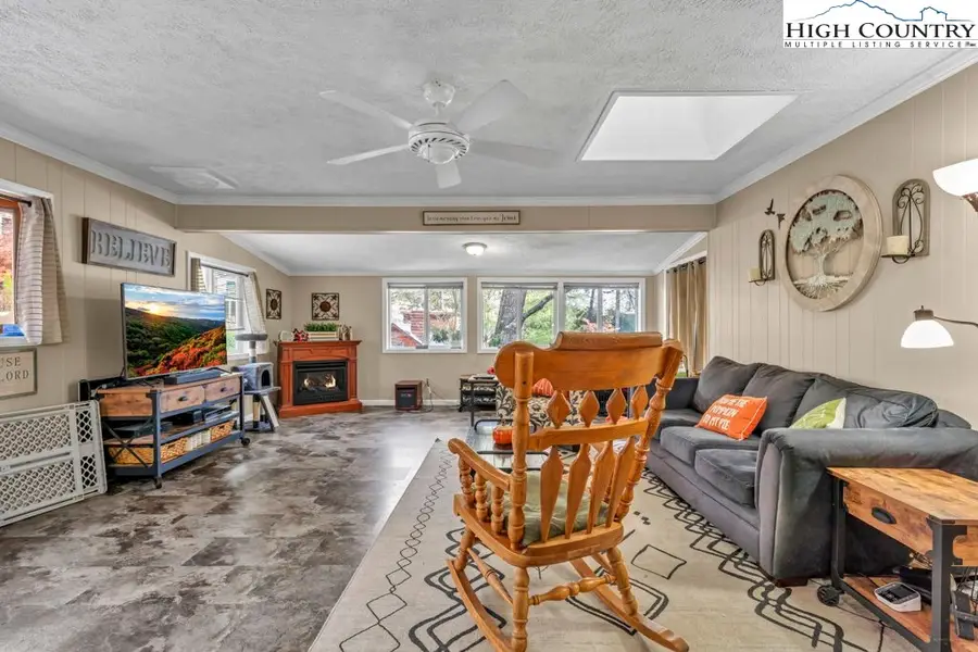 36 Larkspur Road, Newland, NC 28657 - Image #3