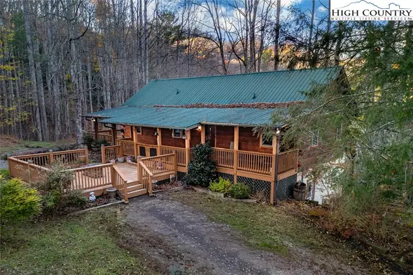 2417 Russell Norris Road, Elk Park, NC 28622