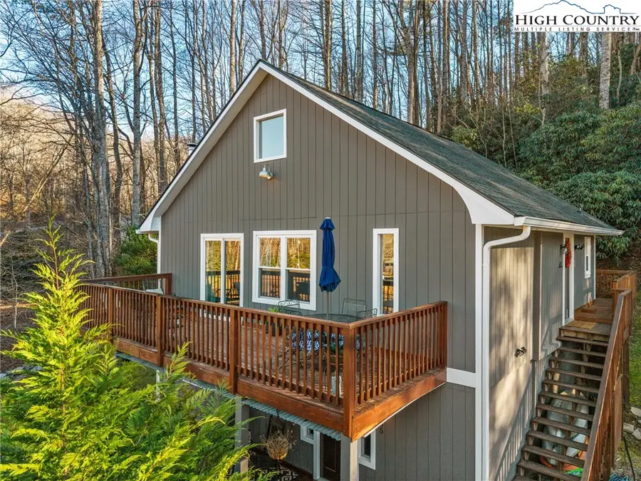 405 Sleepy Hollow Lane, Banner Elk, NC 28604 - Image #3