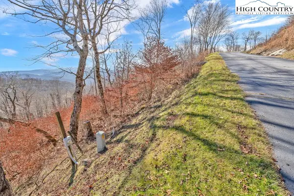 208 Cloud Spring Drive, Sugar Mountain, NC 28604