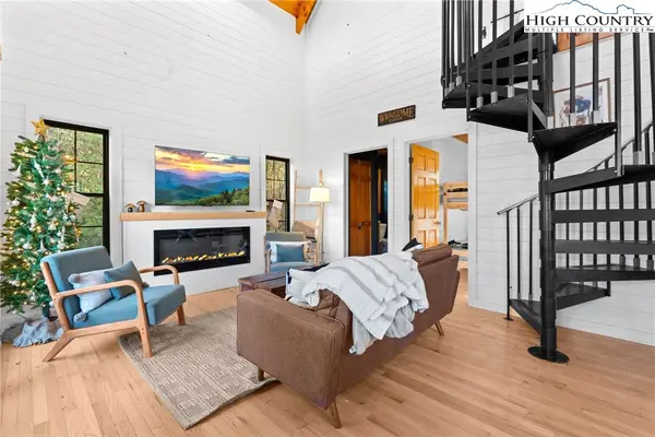 68 Bear Den Mountain View Drive, Spruce Pine, NC 28777