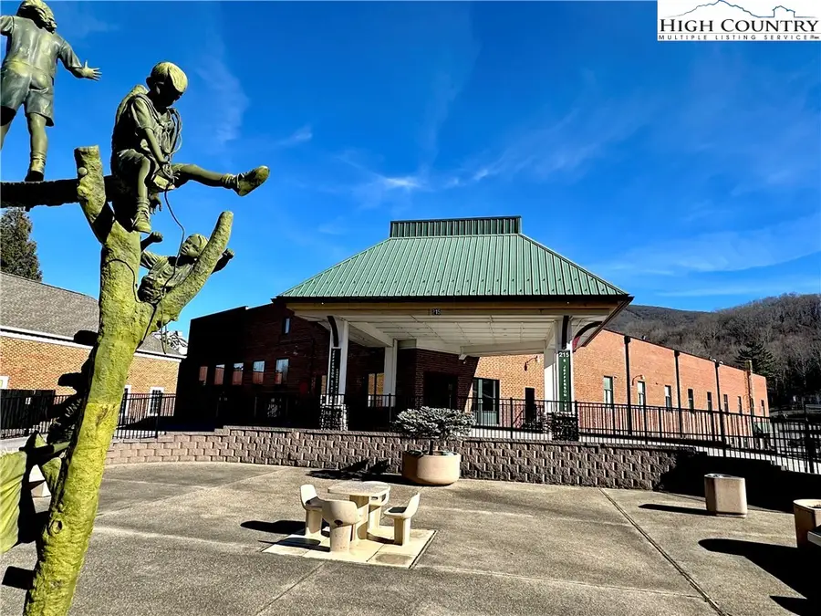 215 S Jefferson Station Place #203, West Jefferson, NC 28694 - Image #2