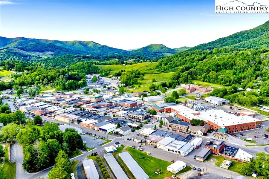 215 S Jefferson Station Place #203, West Jefferson, NC 28694 - Image #3