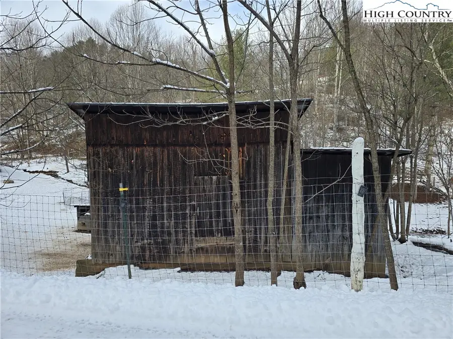 325 Sawyers Road, Warrensville, NC 28693 - Image #3