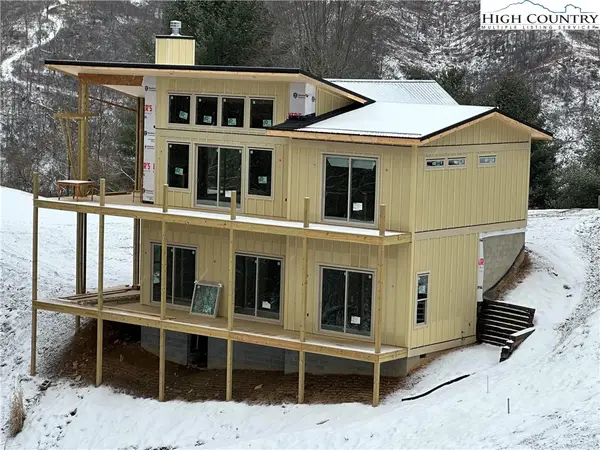 19 Cozy Cabins Circle, Piney Creek, NC 28663