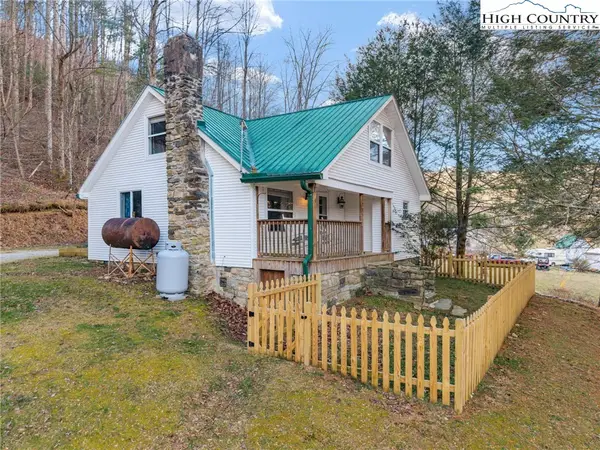 295 Jakes Mountain Road, Deep Gap, NC 28618