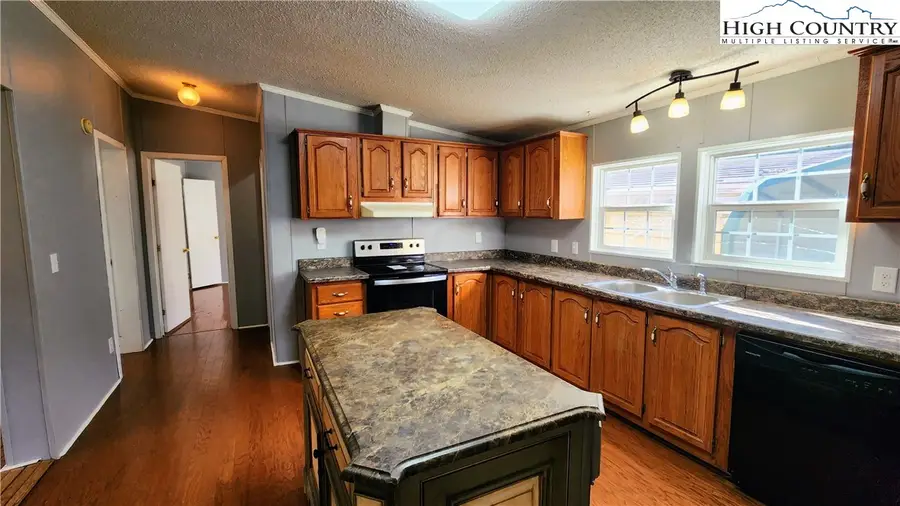 68 Rhoneys View Road, Newland, NC 28657 - Image #2