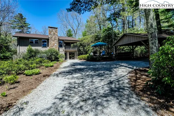 36 Rhododendron Loop, Newland, NC 28657