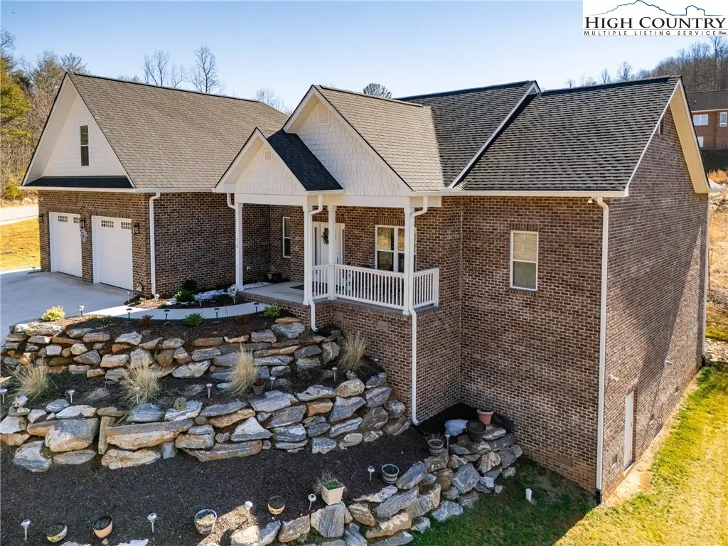 715 SE Chatsworth Circle, Lenoir, NC 28645 - #1