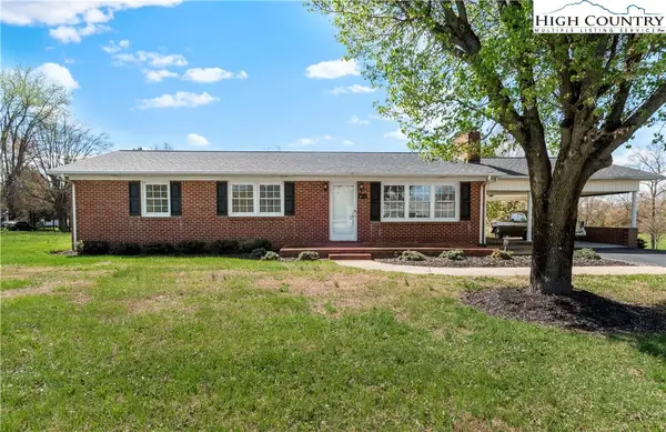 612 E Main Street, Boonville, NC 27011