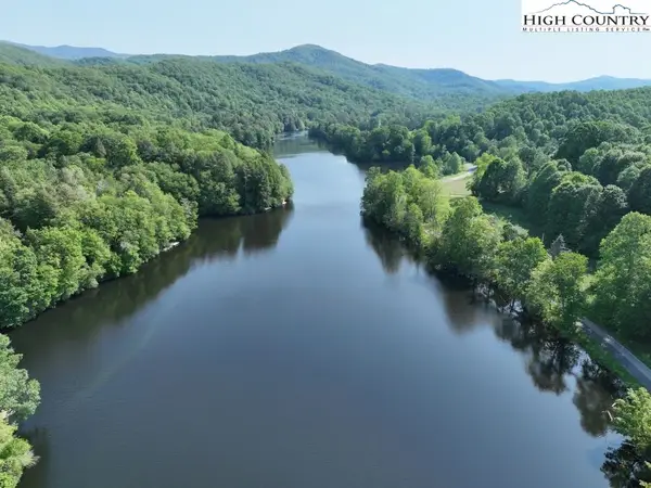 1762 Ripshin Mountain Road, Roan Mountain, TN 37687