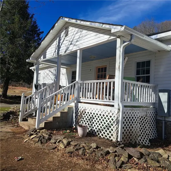 460 Little Elk Road, Elk Park, NC 28622