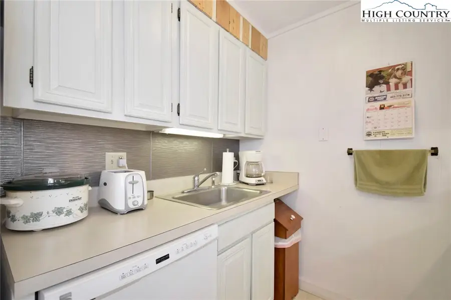 388 Skyleaf Drive #B12, Sugar Mountain, NC 28604 - #3