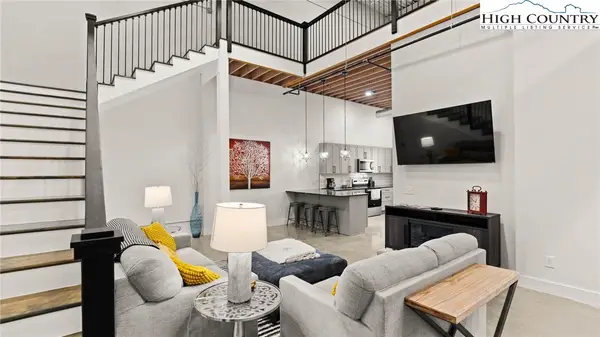 215 S Jefferson Station Place #210, West Jefferson, NC 28694