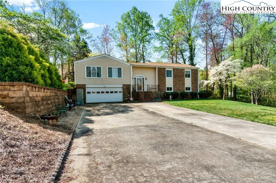 223 Vandyke Street, Kernersville, NC 27284 - #3