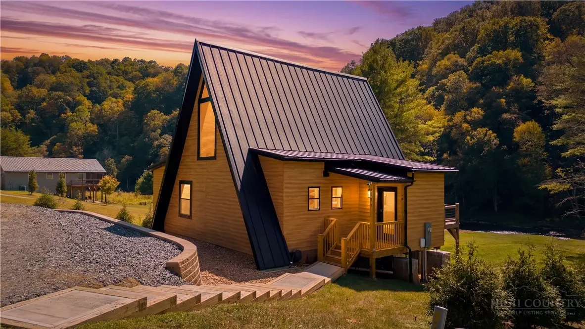 355 S River Hills Road, Lansing, NC 28643 - #1