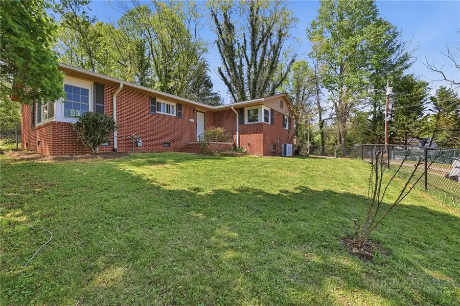 409 NE Walnut Place, Lenoir, NC 28645 - #2