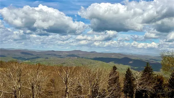 230 Twin Ponds Road, Banner Elk, NC 28604