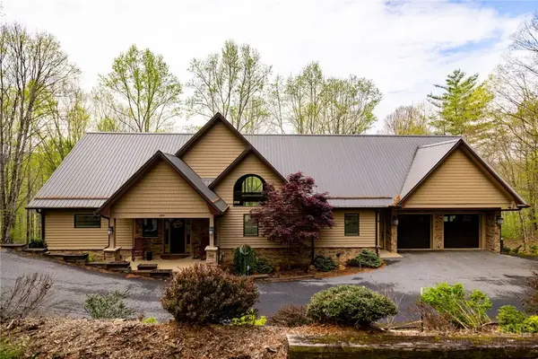 594 Village Pine Drive, Jefferson, NC 28640