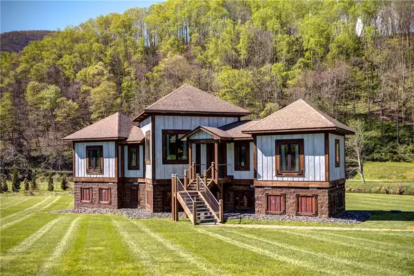 972 W Deep Ford Road, Lansing, NC 28643