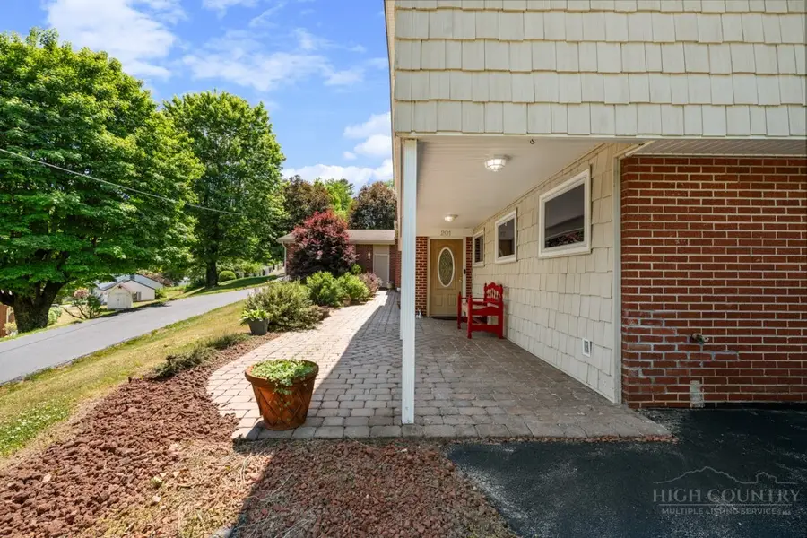 201 E Buck Mountain Road, West Jefferson, NC 28694 - #3