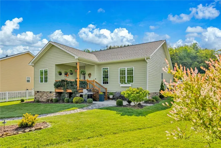 209 W Evergreen Street, West Jefferson, NC 28694 - #2