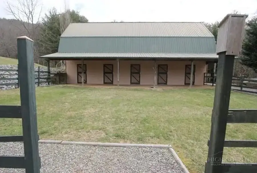 420 Virginia Lane, Mouth Of Wilson, VA 24363 - #2