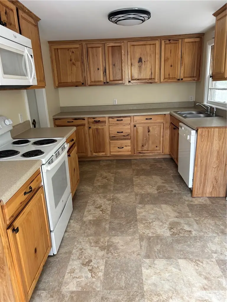 872 N Main Street, Sparta, NC 28675 - #2