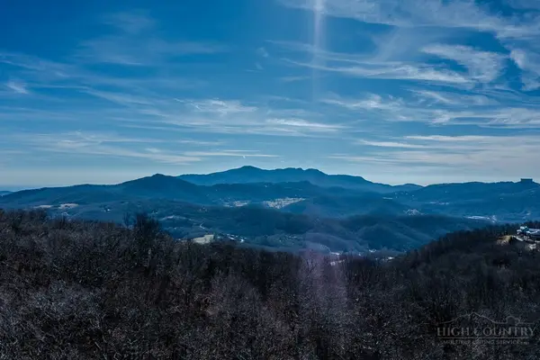 2 Acre Spur Lane, Beech Mountain, NC 28604