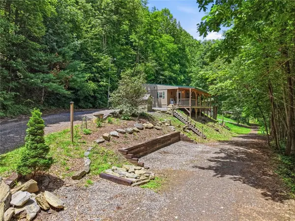 4180 Three Top Road, Todd, NC 28684