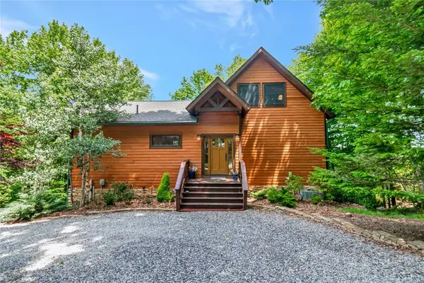 107 Woodridge Rd + 4.6 Acres, Beech Mountain, NC 28604