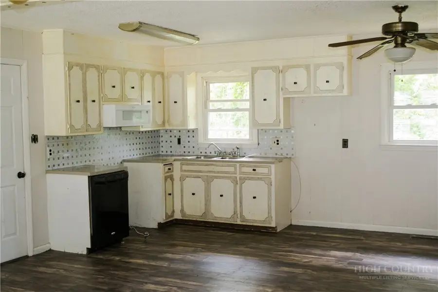 147 Grandridge Road, Sparta, NC 28675 - #2