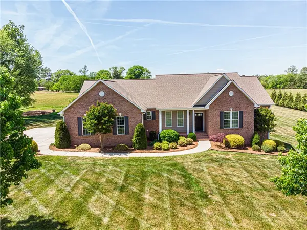 379 Horseshoe Bend Road, Hudson, NC 28638