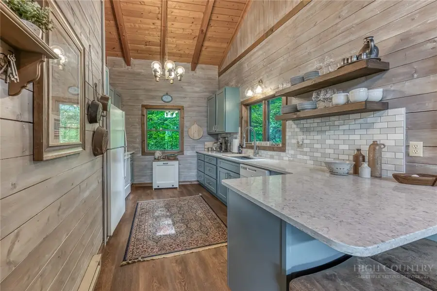 392 Locust Road, Newland, NC 28657 - #3