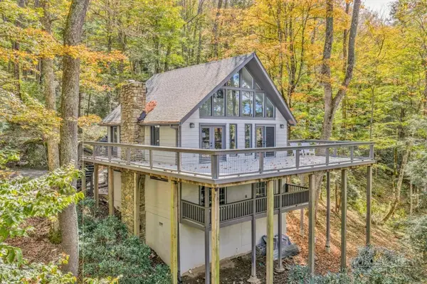 975 Hillside Drive, Linville, NC 28646