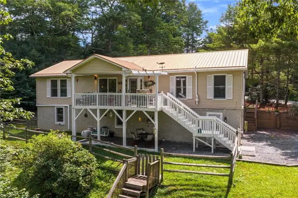 9081 Pittmans Gap Road, Newland, NC 28657